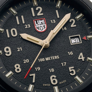 Atacama Field, 43 mm, Urban Adventure - 1970.SET, Detail view of the watch dial