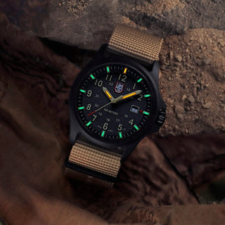 Atacama Field, 43 mm, Urban Adventure - 1970.SET, UV Shot with green and orange light tubes