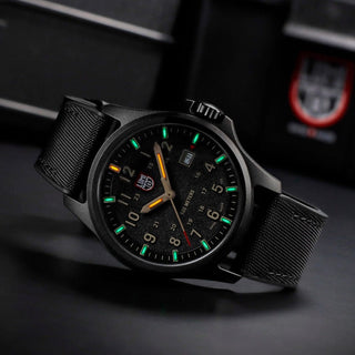 Atacama Field, 43 mm, Urban Adventure - 1970.SET, UV Shot with green and orange light tubes