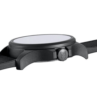 Atacama Field, 43 mm, Urban Adventure - 1971.SET	,Side view with crown and strap