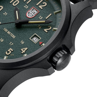 Atacama Field, 43 mm, Urban Adventure - 1977, Detail view with focus on the bezel and crown