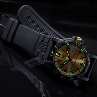 Leatherback SEA Turtle Giant, 44mm, Outdoor watch - 0325, UV Shot with green and orange light tubes