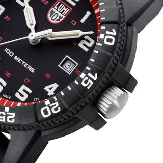 Leatherback SEA Turtle Giant, 44mm, Outdoor watch - 0335, Detail view with focus on the bezel and crown
