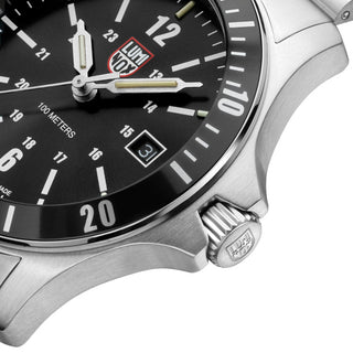 Detail view with focus on the bezel and crown