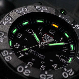 Original Navy SEAL, 43 mm, Dive Watch - 3001.F, UV Shot with green and orange light tubes