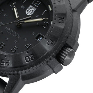 Original Navy SEAL, 43 mm, Dive Watch - 3001.EVO.BO.S, Detail view with focus on the diving bezel and screw in crown 