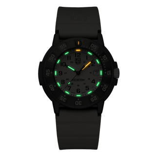 Original Navy SEAL, 43 mm, Dive Watch - 3010.EVO.S	, Night view with green and orange light tubes