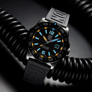 Pacific Diver Automatic, 42 mm, Diver Watch - 3101	, UV Shot with green and orange light tubes