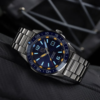 Pacific Diver Automatic, Midnight Mariner, 42 mm, Diver Watch - 3104	, UV Shot with green and orange light tubes