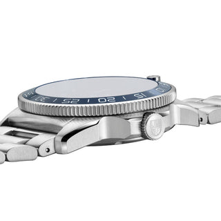 Pacific Diver Automatic, Midnight Mariner, 42 mm, Diver Watch - 3104	, Side view with crown and strap