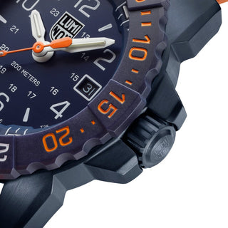 Navy SEAL Foundation Back To The Blue, 45 mm, Military Dive Watch - XS.3253.CBNSF.SET	Detail view with focus on the bezel and crown