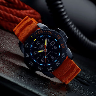 Navy SEAL Foundation Back To The Blue, 45 mm, Military Dive Watch - XS.3253.CBNSF.SET	UV Shot with green and orange light tubes