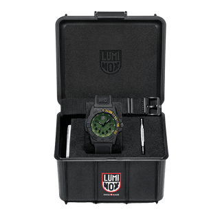 Navy Seal Foundation, 45 mm, Military Dive Watch - XS.3517.NSF.SET	Set with additional strap and strap changing tool