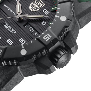Master Carbon Seal Automatic, 45mm, Military Dive Watch - 3877, Detail view with focus on the bezel and crown