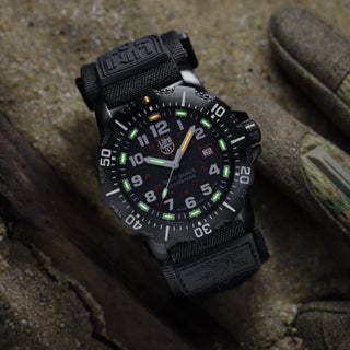Navy SEAL, 45 mm, Dive Watch - 4231.SET	,UV Shot with green and orange light tubes