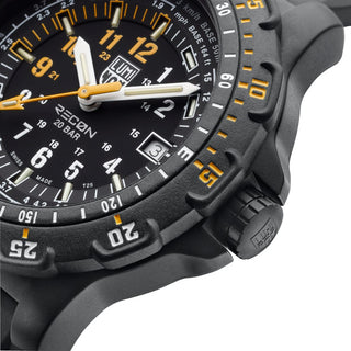 RECON Point Man, 45 mm, Heritage Wristwatch - 8825.H.SET	, Detail view with focus on the bezel and crown