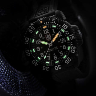 Original Navy SEAL, 44 mm, Dive Watch - 3051.F, UV Shot with green and orange light tubes